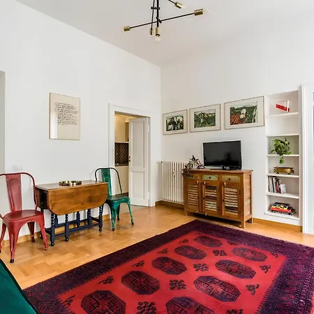 A Promenade In The Best Of Apartamento