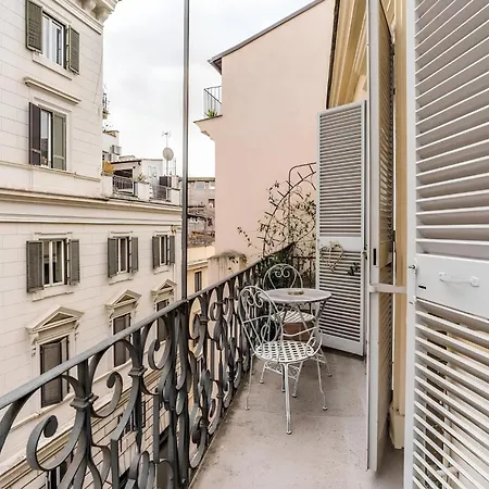 A Promenade In The Best Of Apartamento Roma